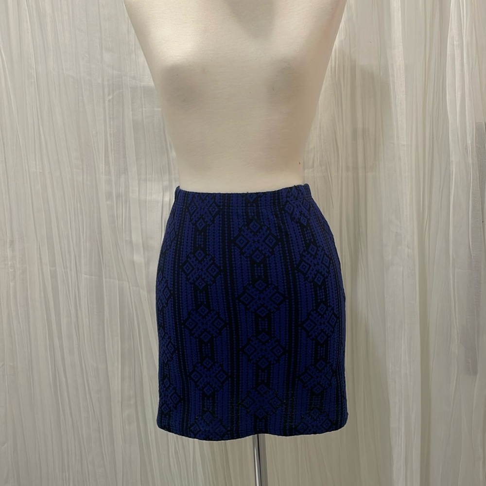 Forever 21 tribal/ aztec mini skirt. Size S